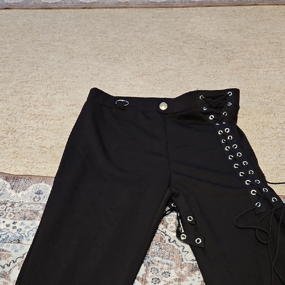 Black Lace-Up High-Waist Leggings - Women - Picture 2 of 8